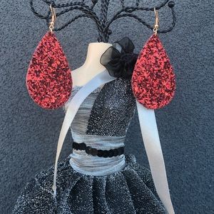 Atelier Sona Jewelry - New Sparkly Tear Drop Earrings Atelier Sona Jewelry - New Sparkly Tear Drop Earrings